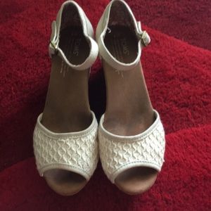 Tom’s Wedges size 7